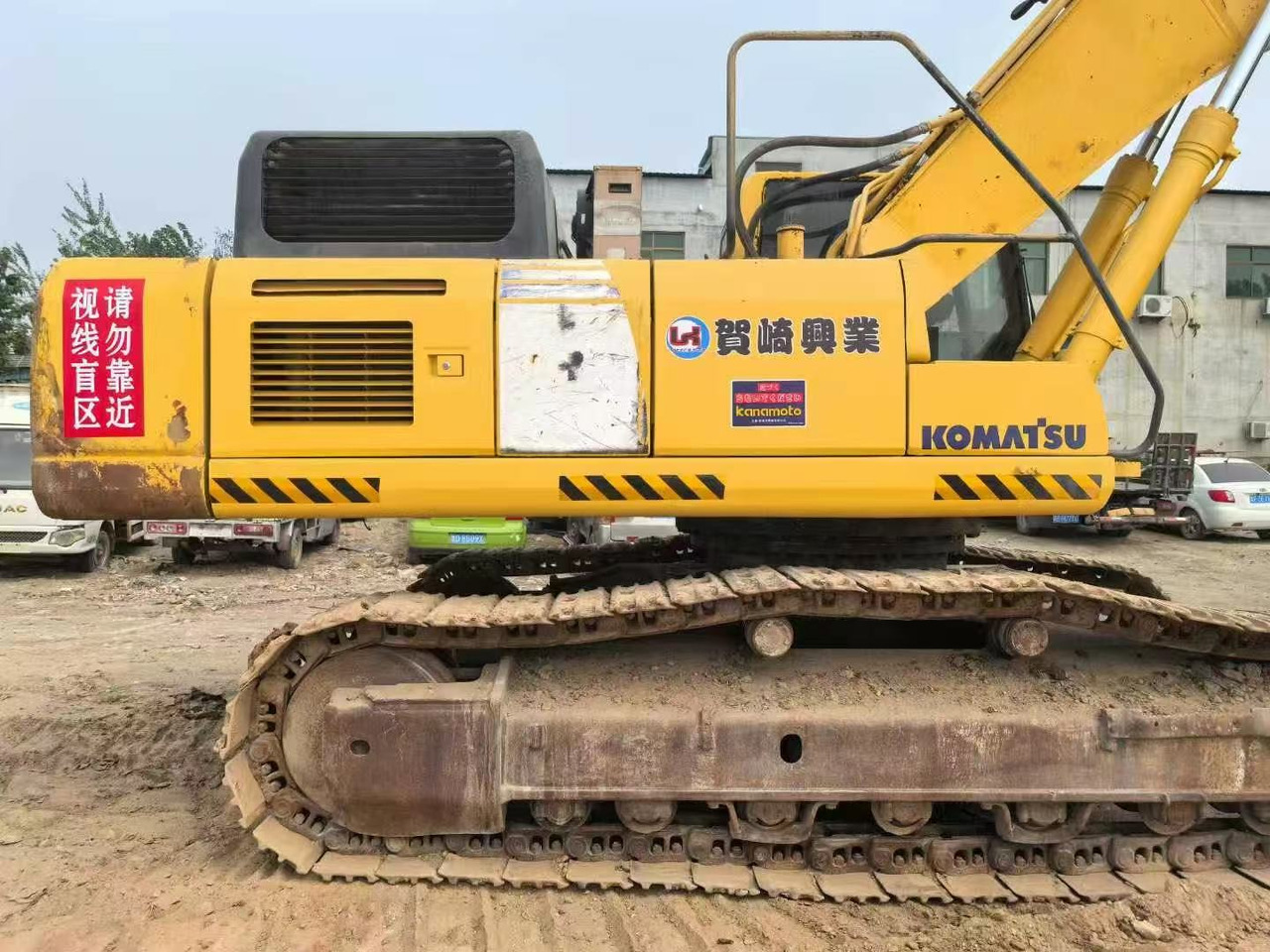 KOMATSU PC400-8 - Lánctalpas kotró: 4 kép. KOMATSU PC400-8 - Lánctalpas kotró: 4 kép.