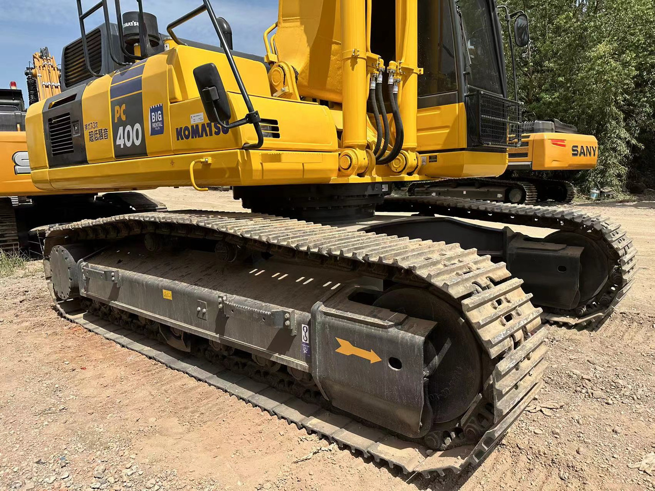 KOMATSU PC400-8 - Lánctalpas kotró: 2 kép. KOMATSU PC400-8 - Lánctalpas kotró: 2 kép.