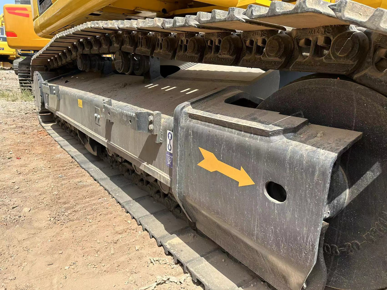 KOMATSU PC400-8 - Lánctalpas kotró: 3 kép. KOMATSU PC400-8 - Lánctalpas kotró: 3 kép.
