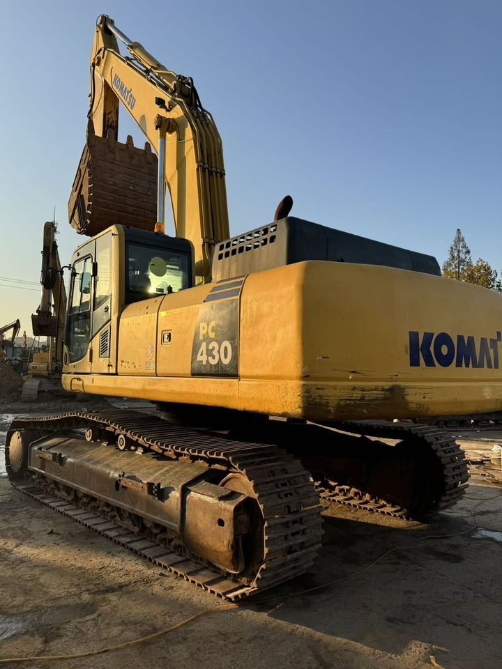 KOMATSU PC430-8 - Lánctalpas kotró: 1 kép. KOMATSU PC430-8 - Lánctalpas kotró: 1 kép.