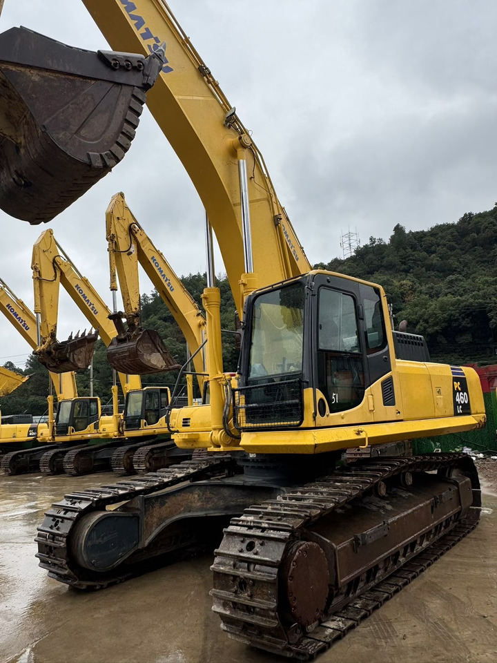 KOMATSU PC460-8 - Lánctalpas kotró: 2 kép. KOMATSU PC460-8 - Lánctalpas kotró: 2 kép.