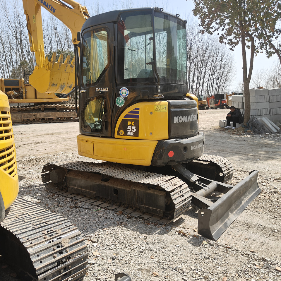 KOMATSU PC55MR - Lánctalpas kotró: 2 kép. KOMATSU PC55MR - Lánctalpas kotró: 2 kép.