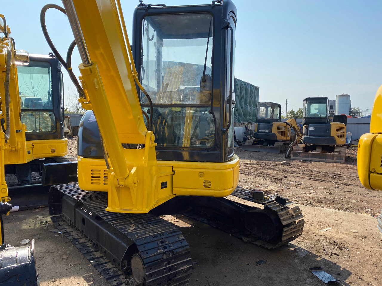 KOMATSU PC55MR - Lánctalpas kotró: 3 kép. KOMATSU PC55MR - Lánctalpas kotró: 3 kép.