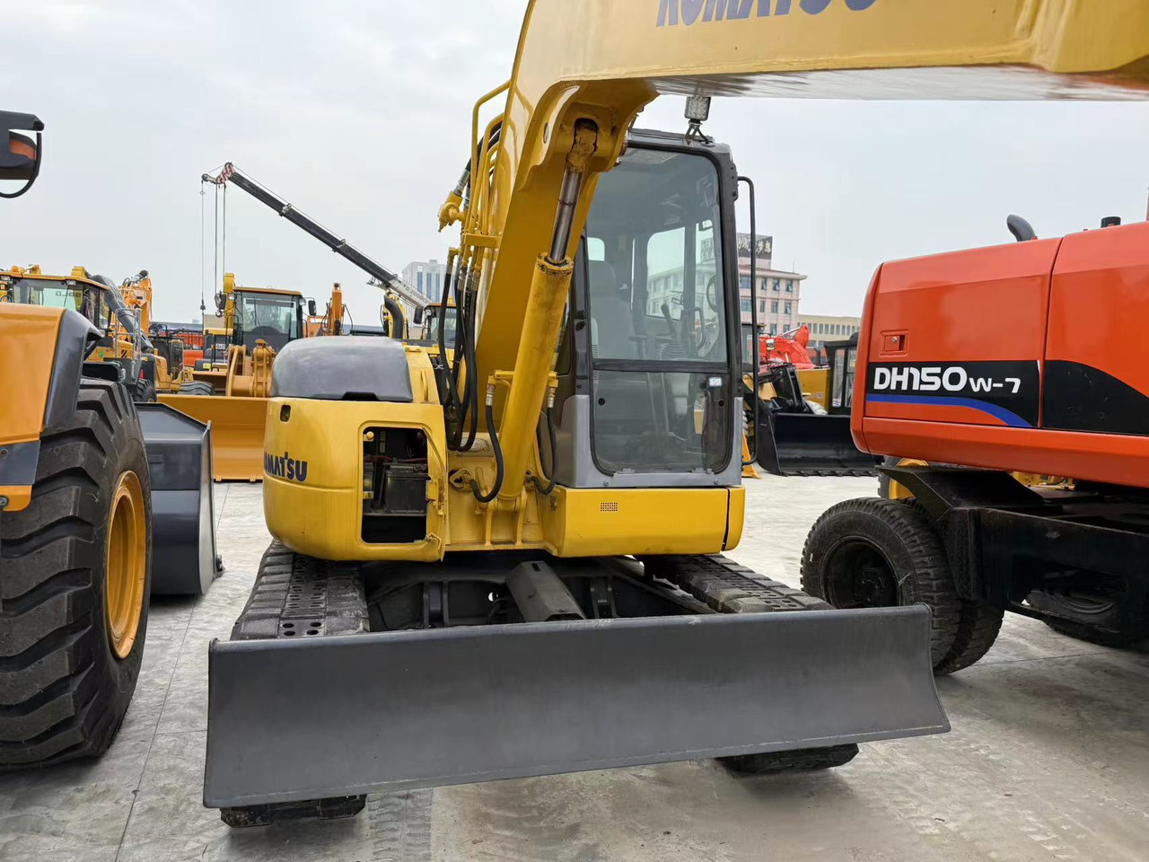 KOMATSU PC78US - Minikotró: 3 kép. KOMATSU PC78US - Minikotró: 3 kép.