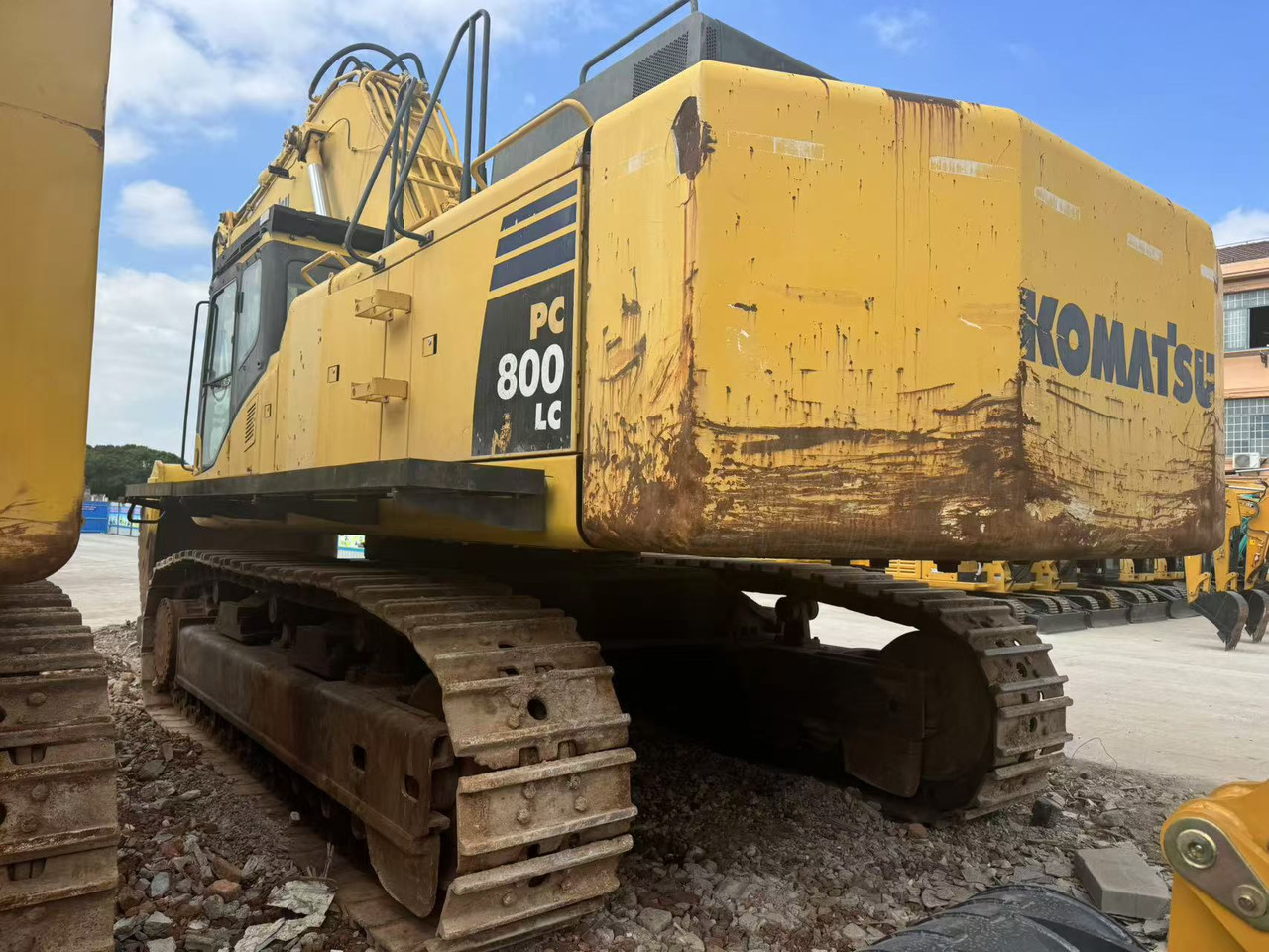 KOMATSU PC800-8 - Lánctalpas kotró: 3 kép. KOMATSU PC800-8 - Lánctalpas kotró: 3 kép.