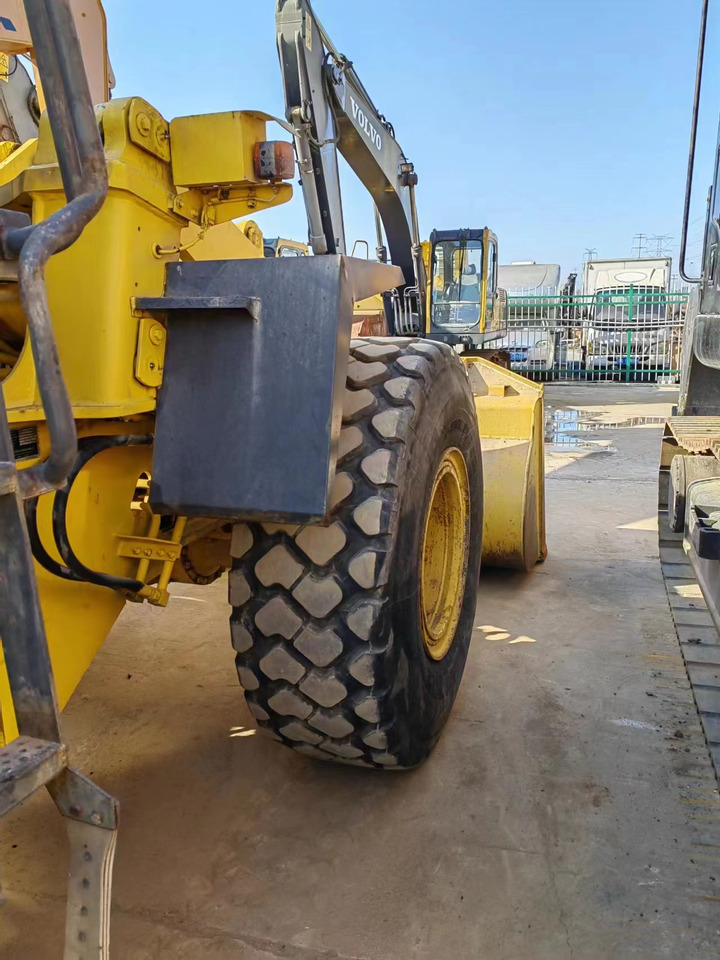 KOMATSU WA320-3 - Gumikerekes homlokrakodó: 5 kép. KOMATSU WA320-3 - Gumikerekes homlokrakodó: 5 kép.