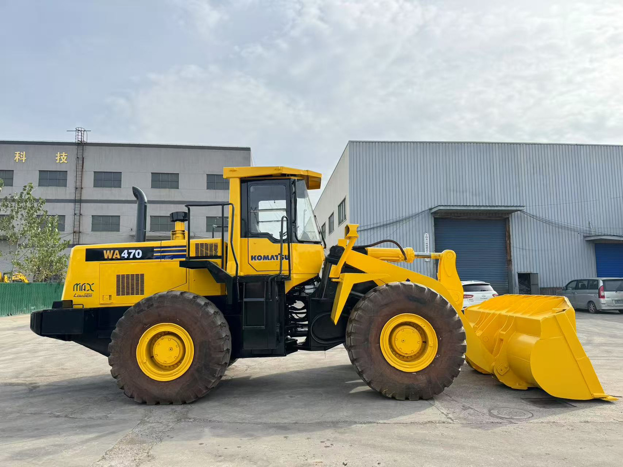 KOMATSU WA470-3 - Gumikerekes homlokrakodó: 3 kép. KOMATSU WA470-3 - Gumikerekes homlokrakodó: 3 kép.