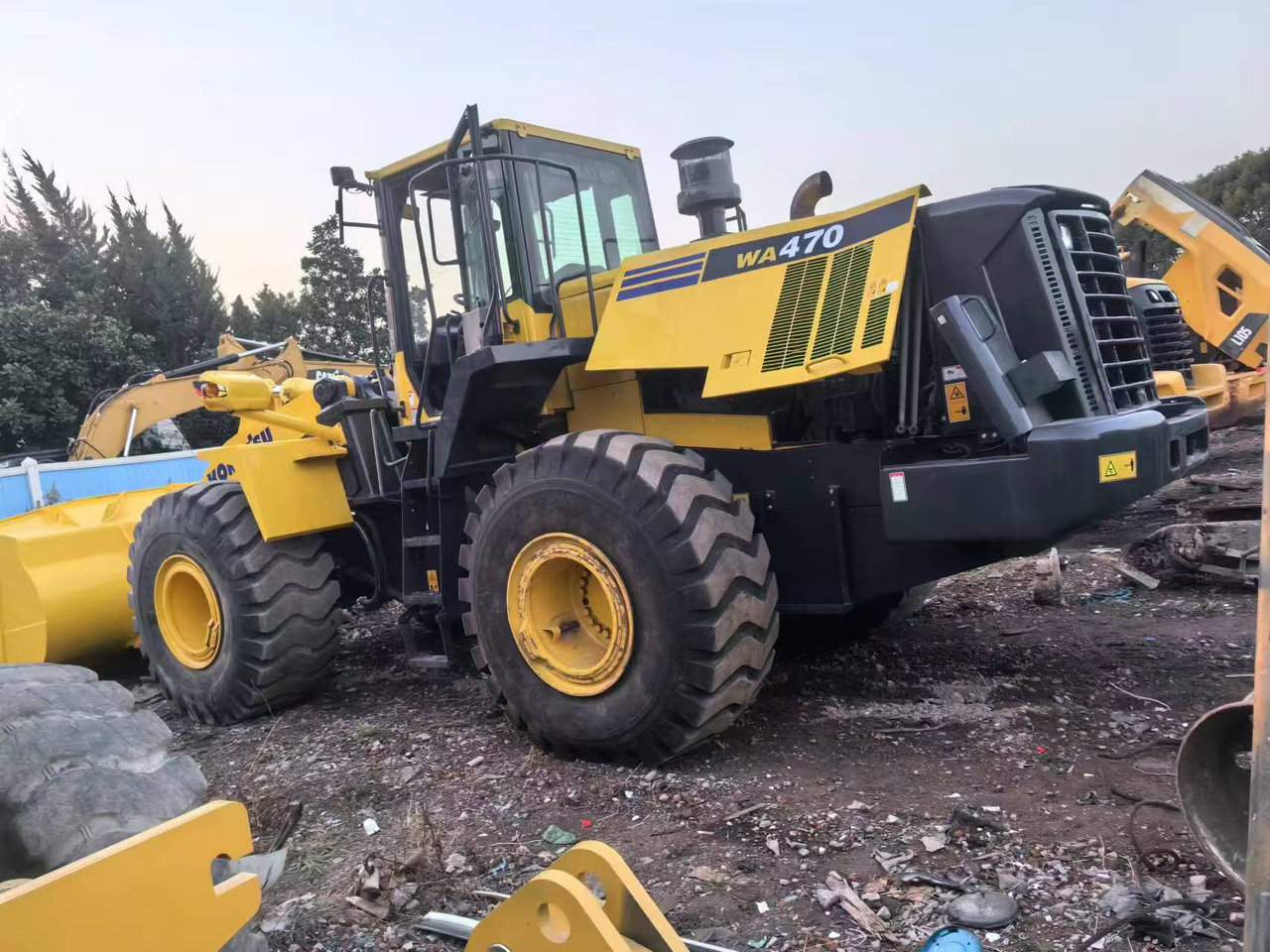 KOMATSU WA470-6 - Gumikerekes homlokrakodó: 4 kép. KOMATSU WA470-6 - Gumikerekes homlokrakodó: 4 kép.