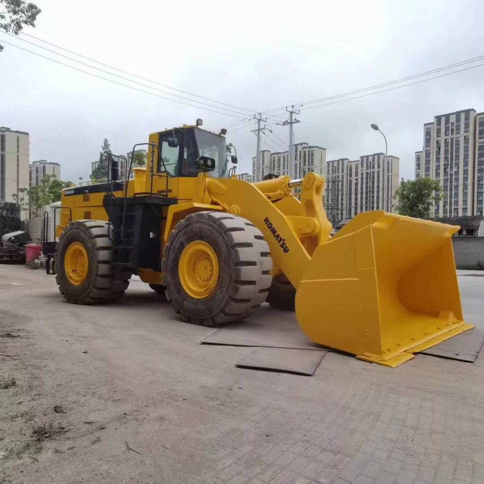 KOMATSU WA600-3 - Gumikerekes homlokrakodó: 1 kép. KOMATSU WA600-3 - Gumikerekes homlokrakodó: 1 kép.