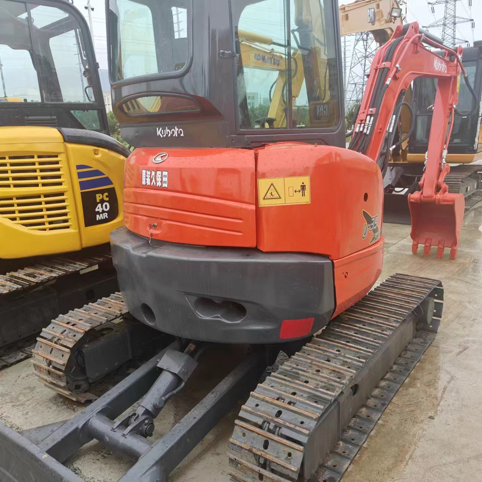 KUBOTA U35 - Minikotró: 3 kép. KUBOTA U35 - Minikotró: 3 kép.