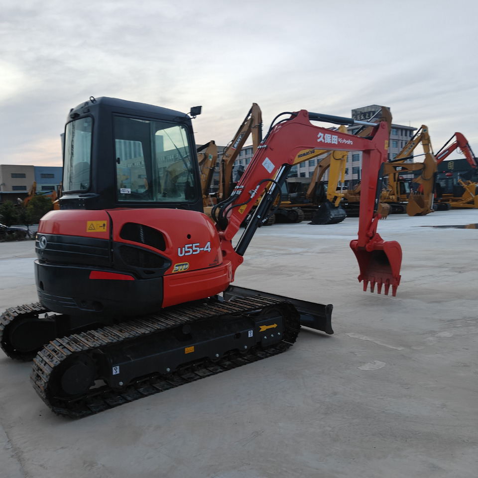 KUBOTA U55 - Minikotró: 5 kép. KUBOTA U55 - Minikotró: 5 kép.