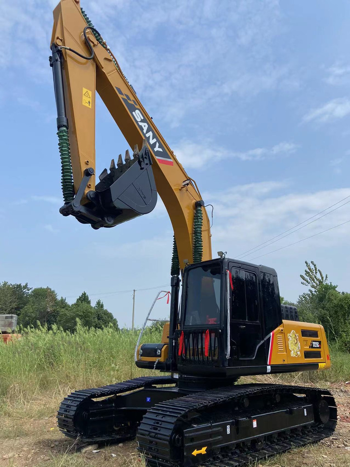 SANY SY215C - Lánctalpas kotró: 2 kép. SANY SY215C - Lánctalpas kotró: 2 kép.