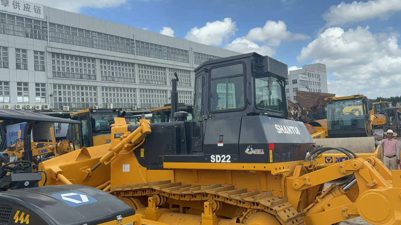 SHANTUI SD22 - Buldózer: 2 kép. SHANTUI SD22 - Buldózer: 2 kép.