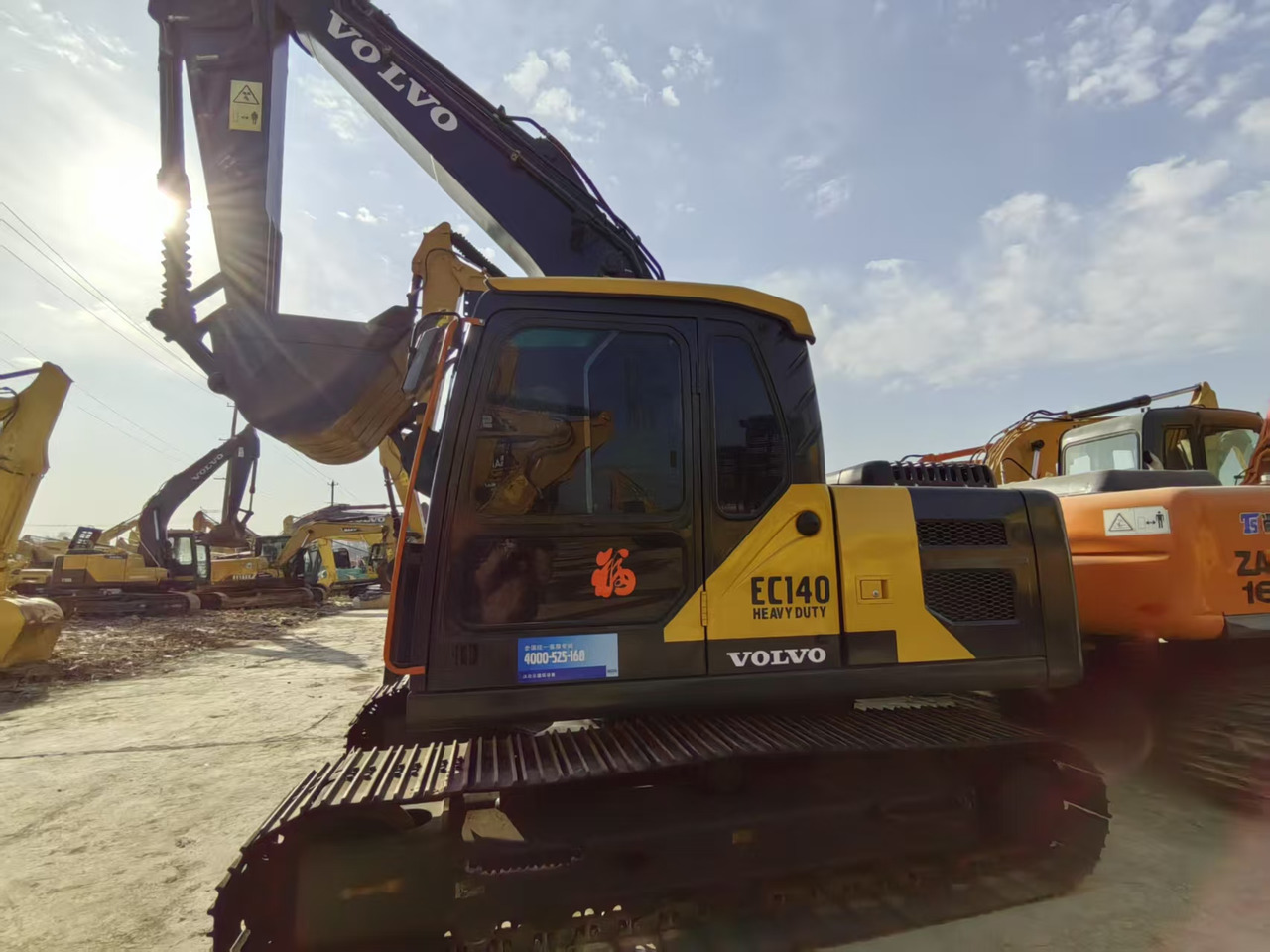 VOLVO EC140 - Lánctalpas kotró: 3 kép. VOLVO EC140 - Lánctalpas kotró: 3 kép.