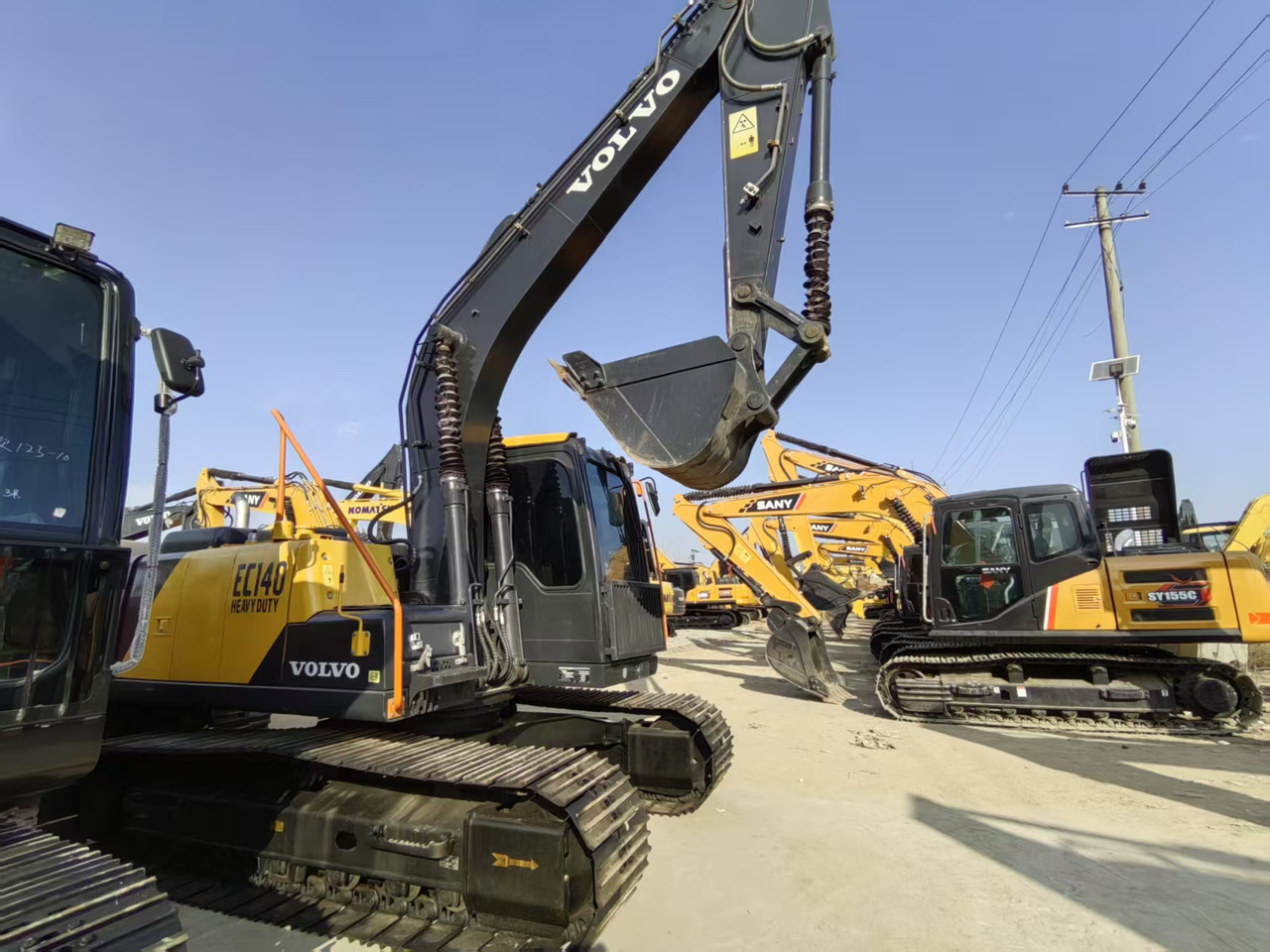 VOLVO EC140 - Lánctalpas kotró: 4 kép. VOLVO EC140 - Lánctalpas kotró: 4 kép.