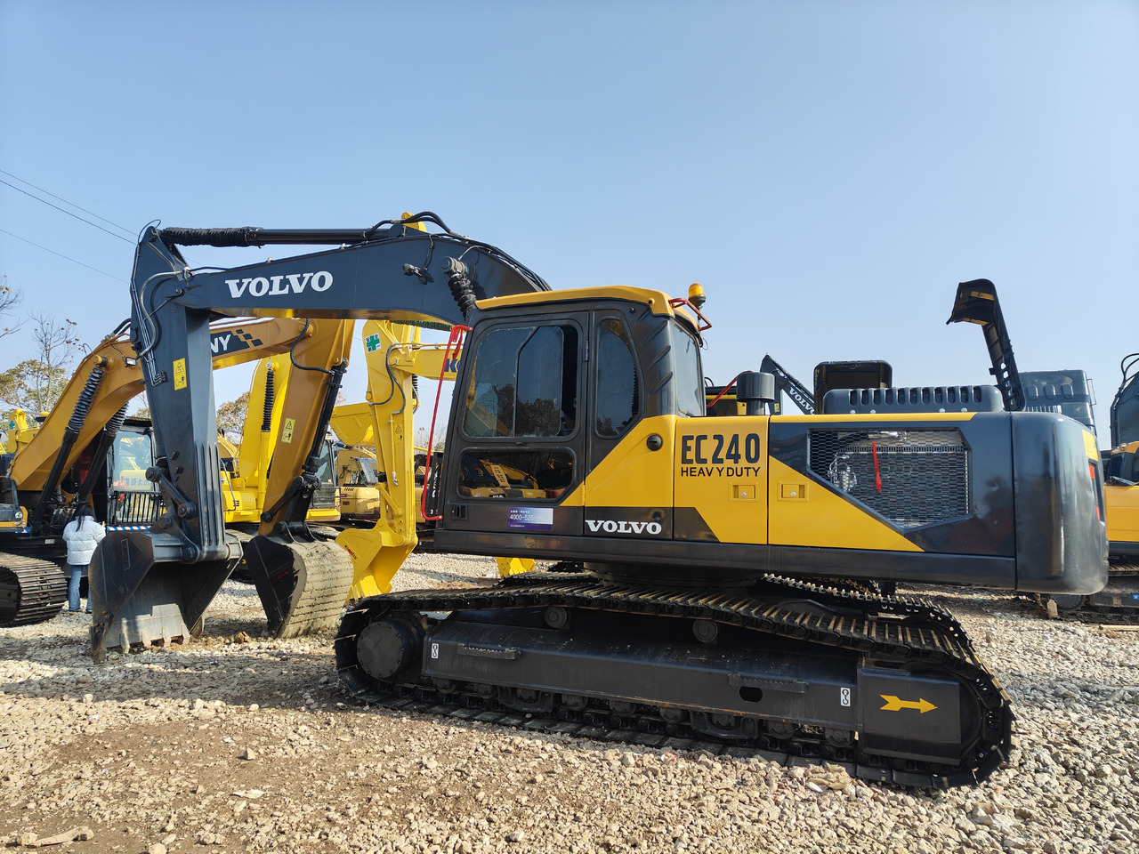 VOLVO EC240 - Lánctalpas kotró: 1 kép. VOLVO EC240 - Lánctalpas kotró: 1 kép.