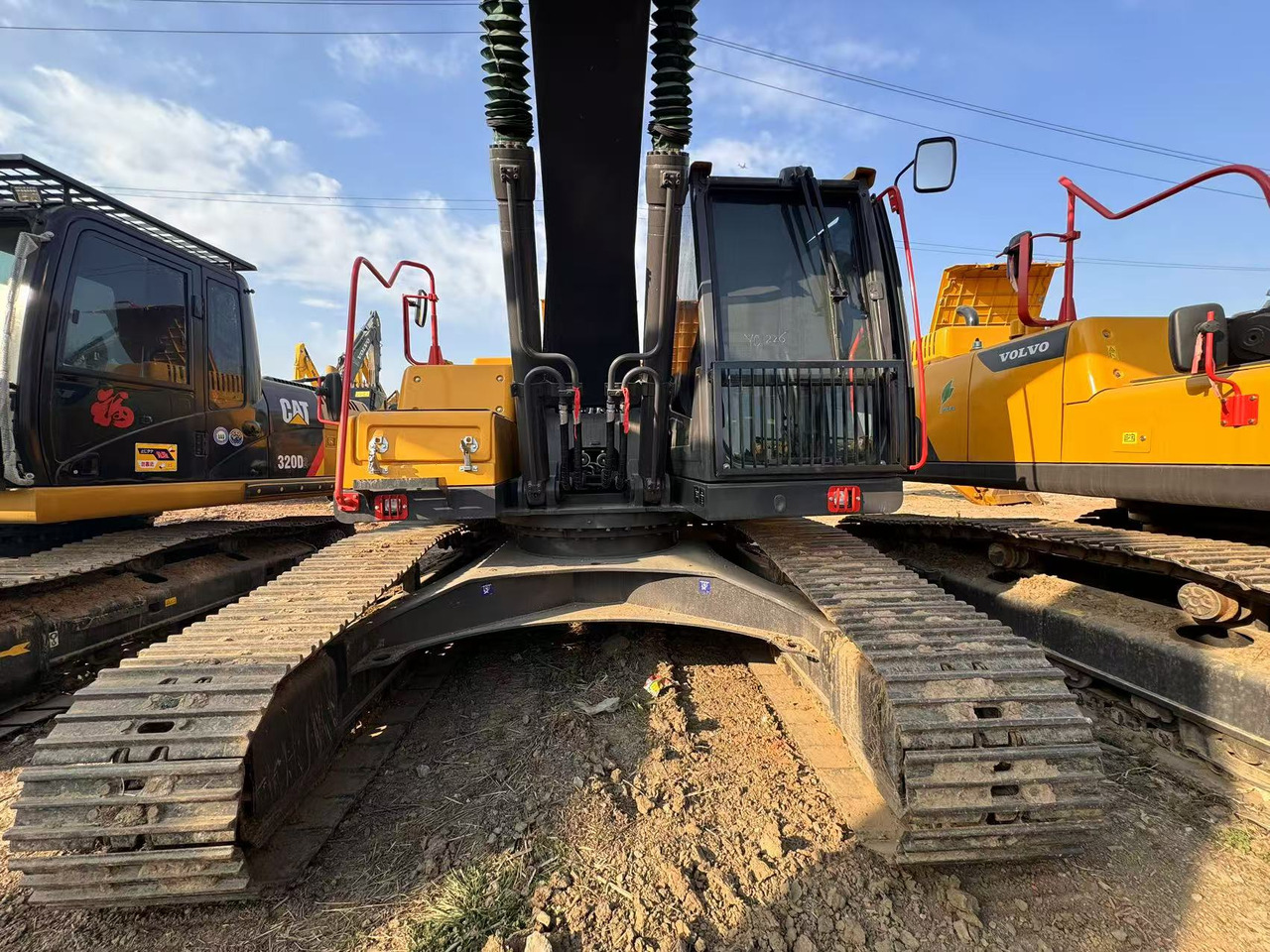 VOLVO EC250D - Lánctalpas kotró: 4 kép. VOLVO EC250D - Lánctalpas kotró: 4 kép.