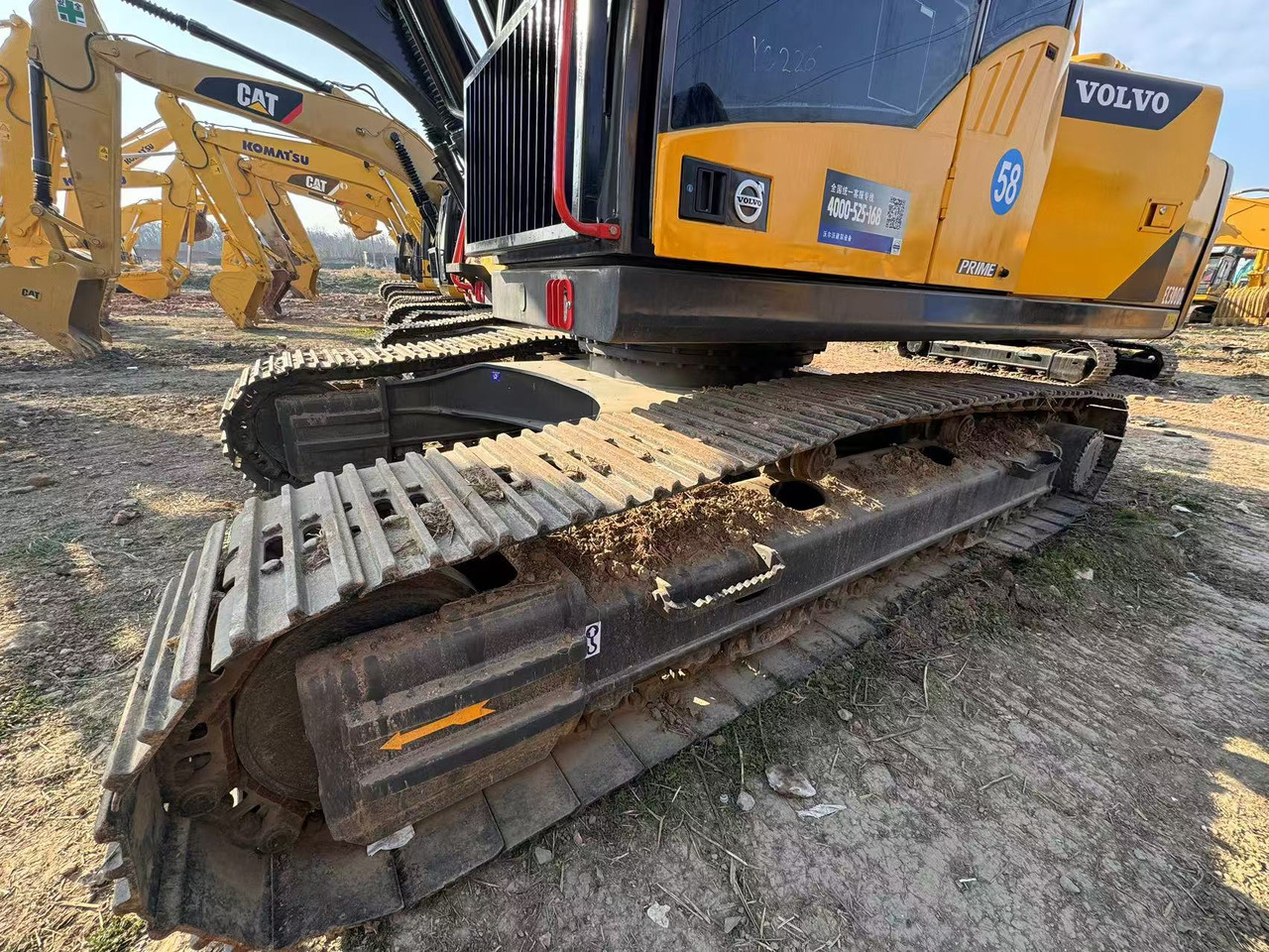 VOLVO EC300 - Lánctalpas kotró: 2 kép. VOLVO EC300 - Lánctalpas kotró: 2 kép.