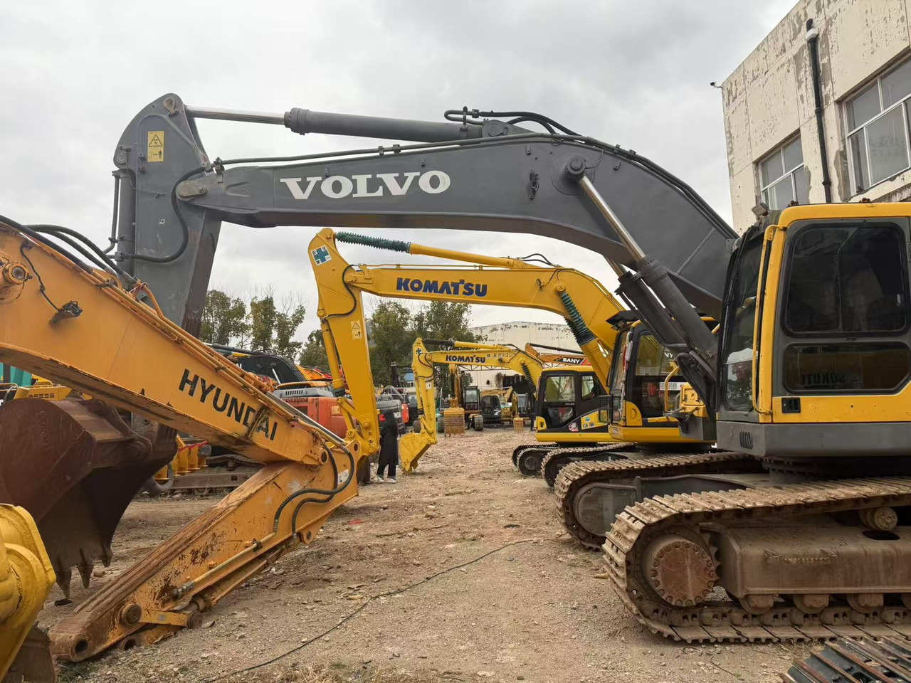 VOLVO EC360BLC - Lánctalpas kotró: 2 kép. VOLVO EC360BLC - Lánctalpas kotró: 2 kép.