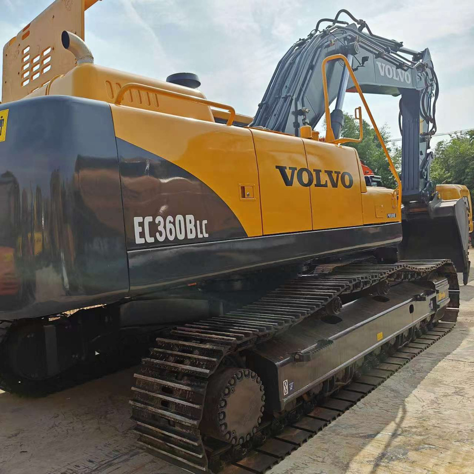 VOLVO EC360BLC - Lánctalpas kotró: 3 kép. VOLVO EC360BLC - Lánctalpas kotró: 3 kép.