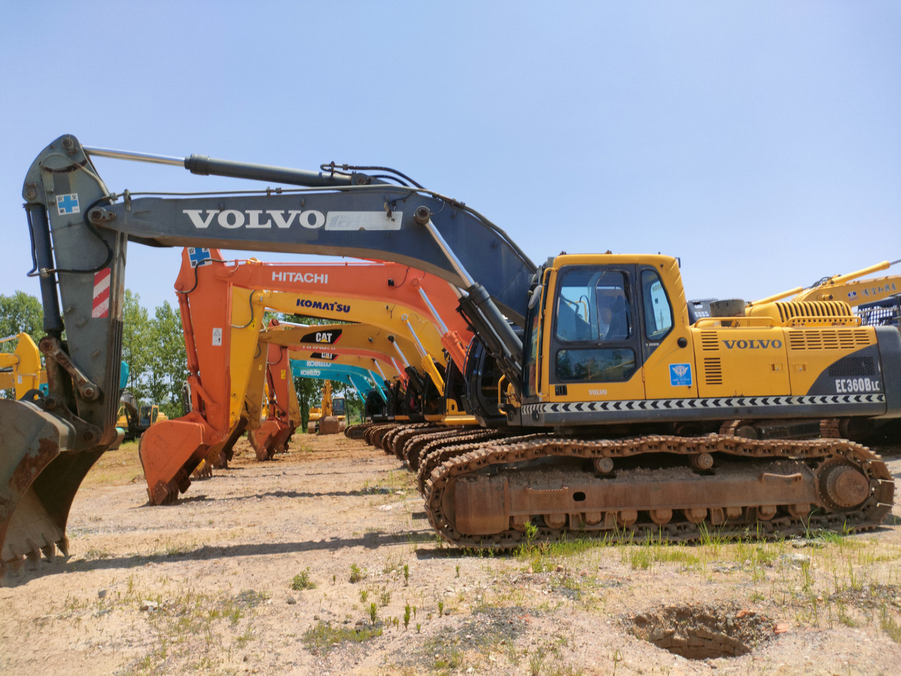 VOLVO EC360BLC - Lánctalpas kotró: 2 kép. VOLVO EC360BLC - Lánctalpas kotró: 2 kép.