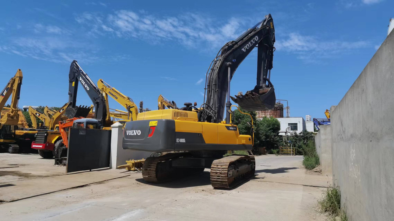 VOLVO EC480 - Lánctalpas kotró: 2 kép. VOLVO EC480 - Lánctalpas kotró: 2 kép.