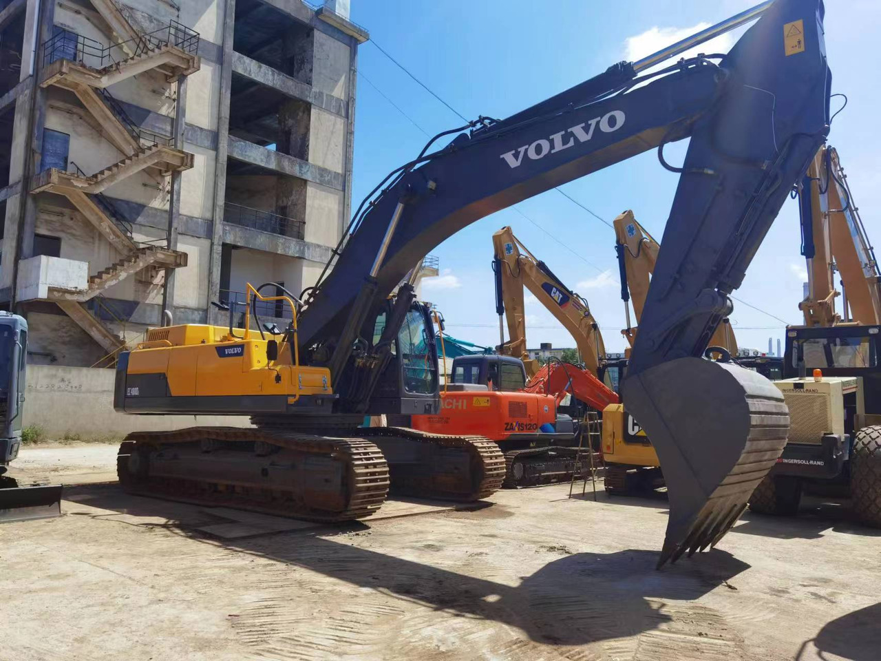 VOLVO EC480 - Lánctalpas kotró: 1 kép. VOLVO EC480 - Lánctalpas kotró: 1 kép.