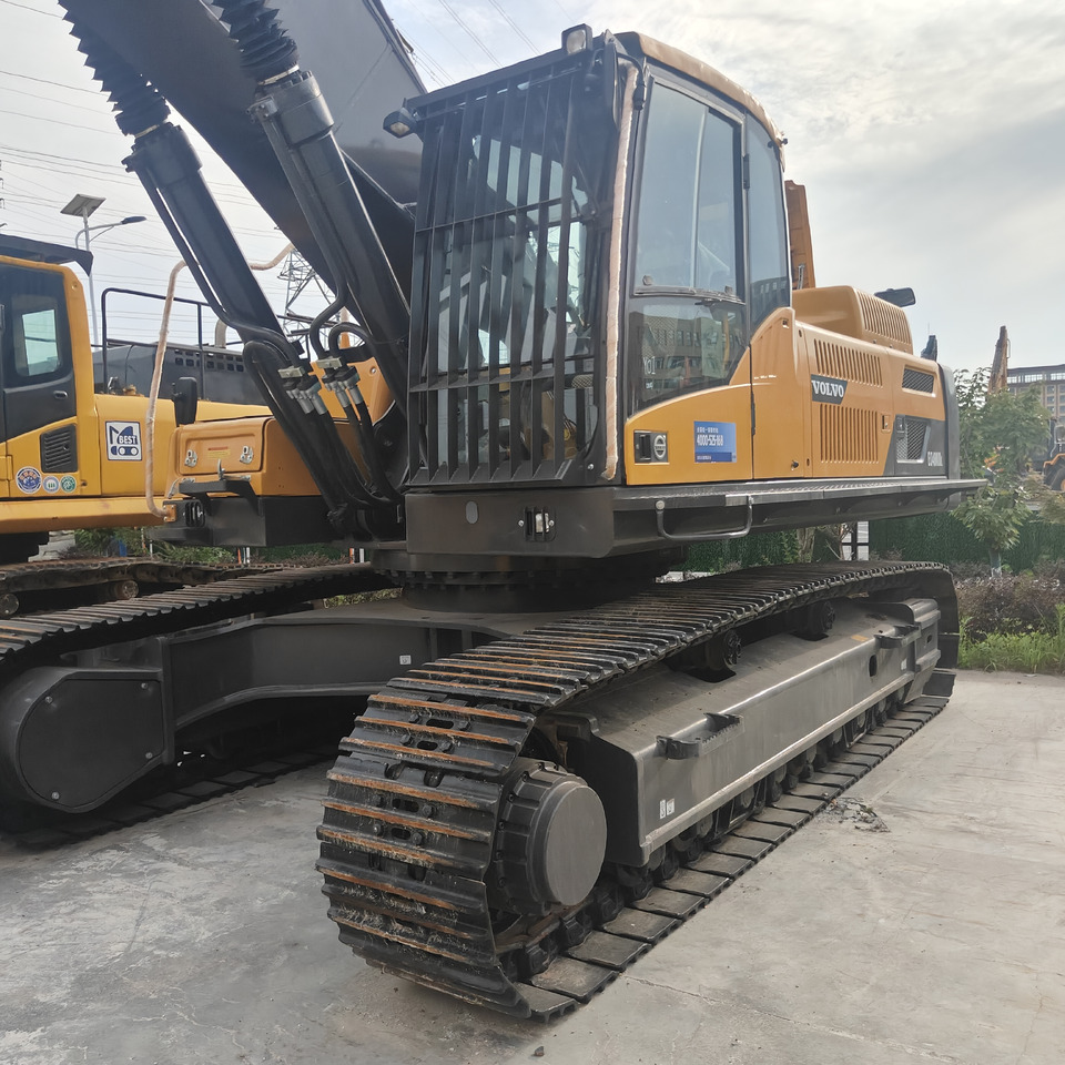 VOLVO EC480 - Lánctalpas kotró: 4 kép. VOLVO EC480 - Lánctalpas kotró: 4 kép.