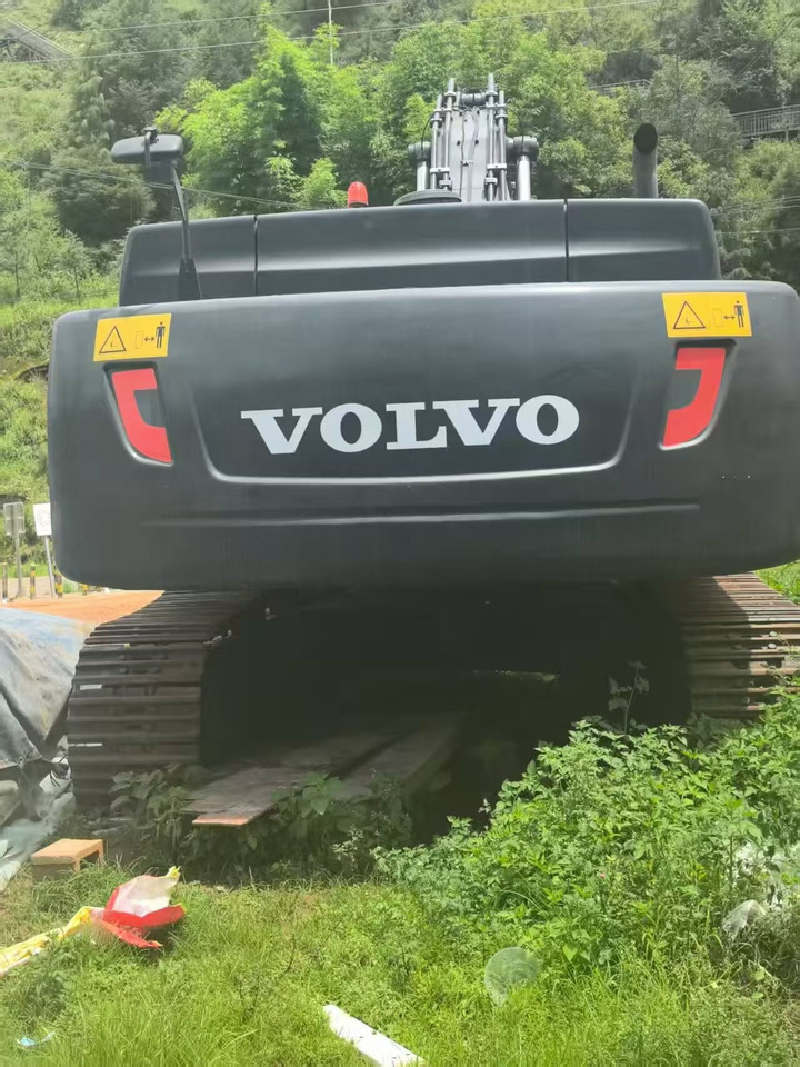 VOLVO EC480DL - Lánctalpas kotró: 4 kép. VOLVO EC480DL - Lánctalpas kotró: 4 kép.