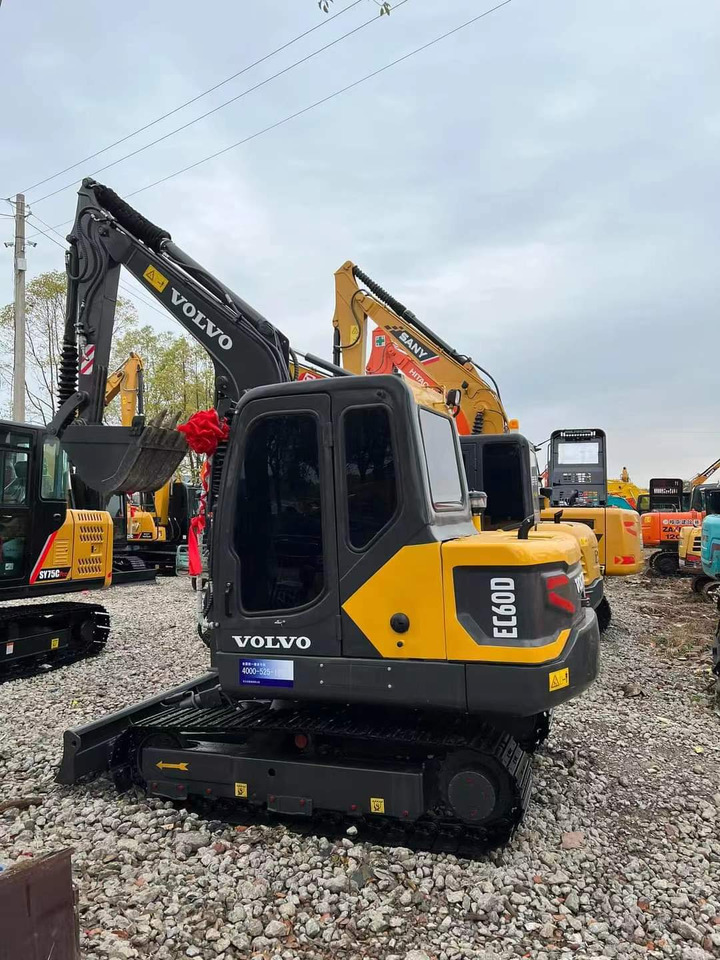 VOLVO EC60D - Lánctalpas kotró: 1 kép. VOLVO EC60D - Lánctalpas kotró: 1 kép.