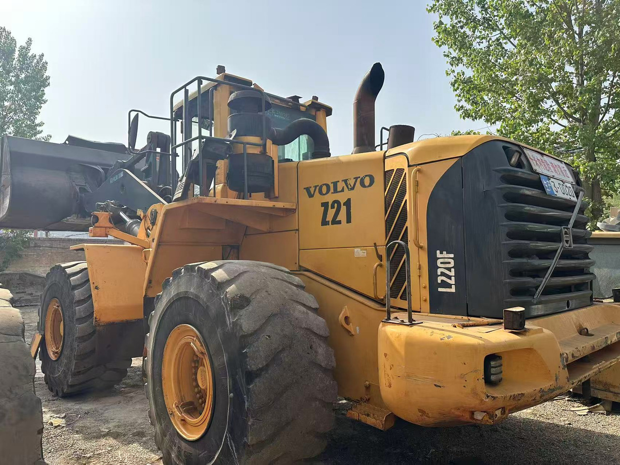 VOLVO L220F - Gumikerekes homlokrakodó: 2 kép. VOLVO L220F - Gumikerekes homlokrakodó: 2 kép.
