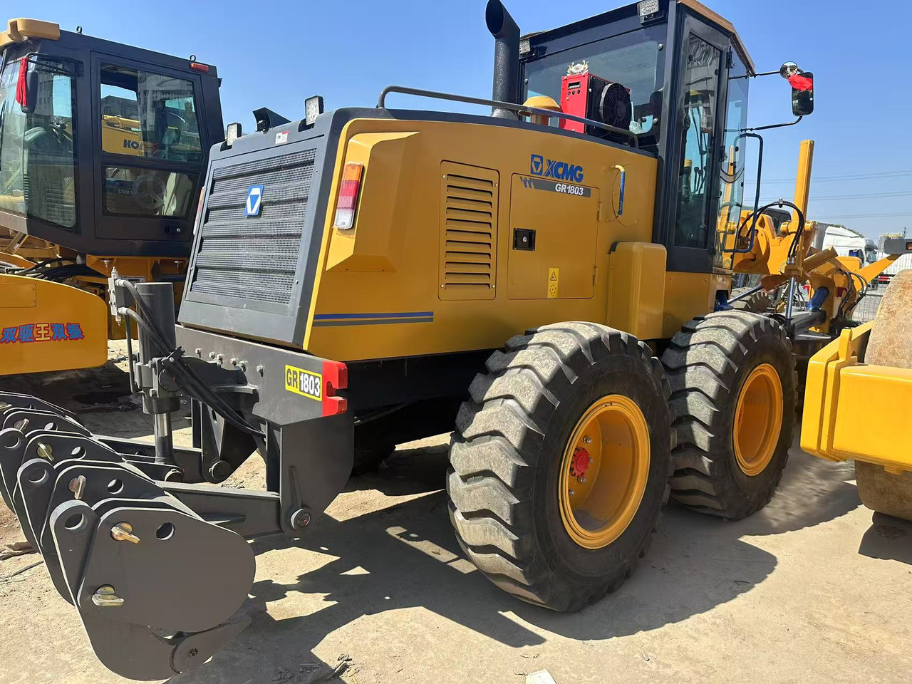 XCMG GR1803 - Gréder: 4 kép. XCMG GR1803 - Gréder: 4 kép.