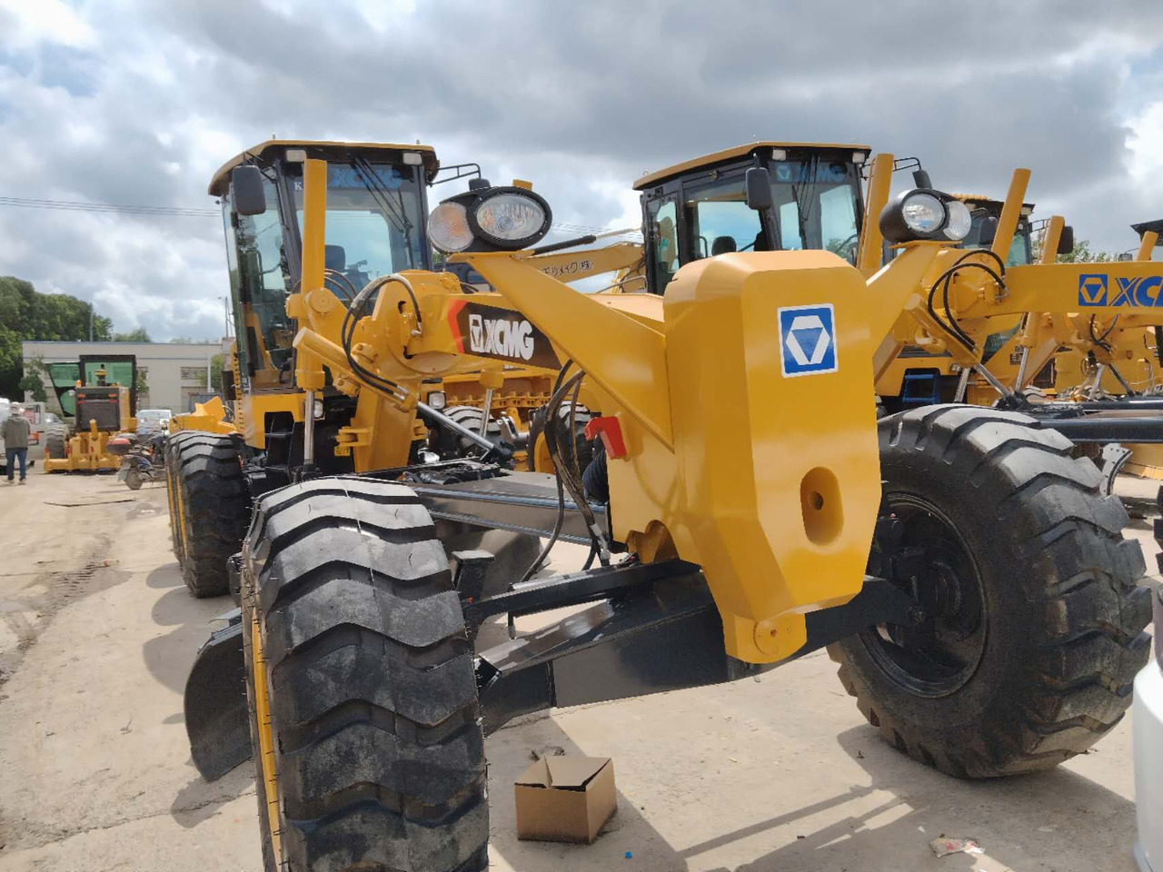 XCMG GR2153 - Gréder: 4 kép. XCMG GR2153 - Gréder: 4 kép.