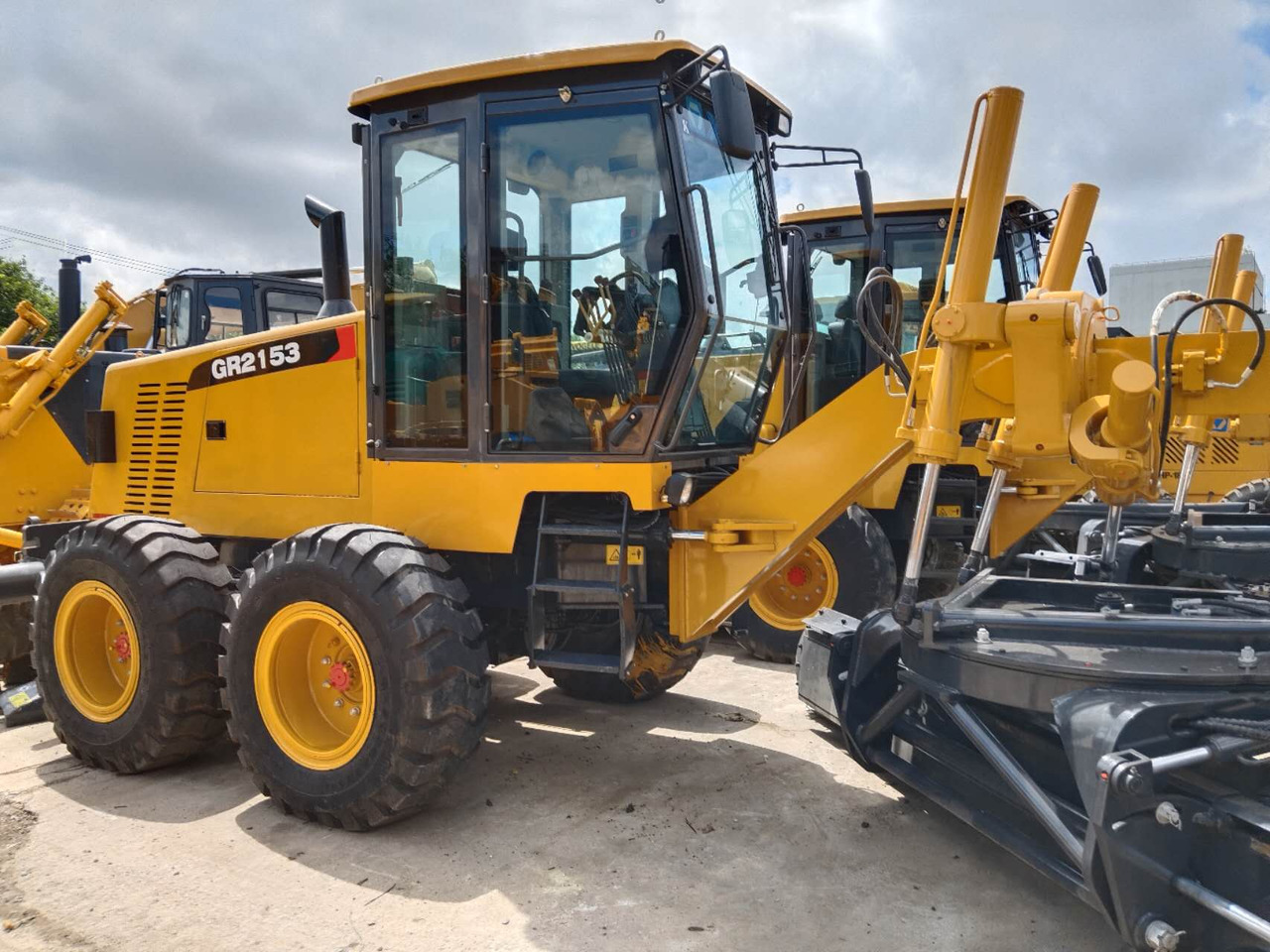 XCMG GR2153 - Gréder: 2 kép. XCMG GR2153 - Gréder: 2 kép.