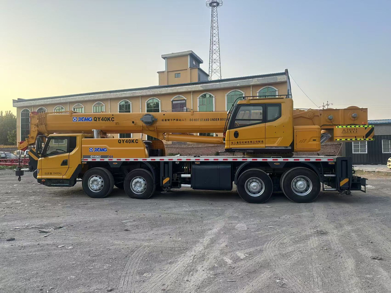 XCMG QY40KC - Autódaru: 2 kép. XCMG QY40KC - Autódaru: 2 kép.