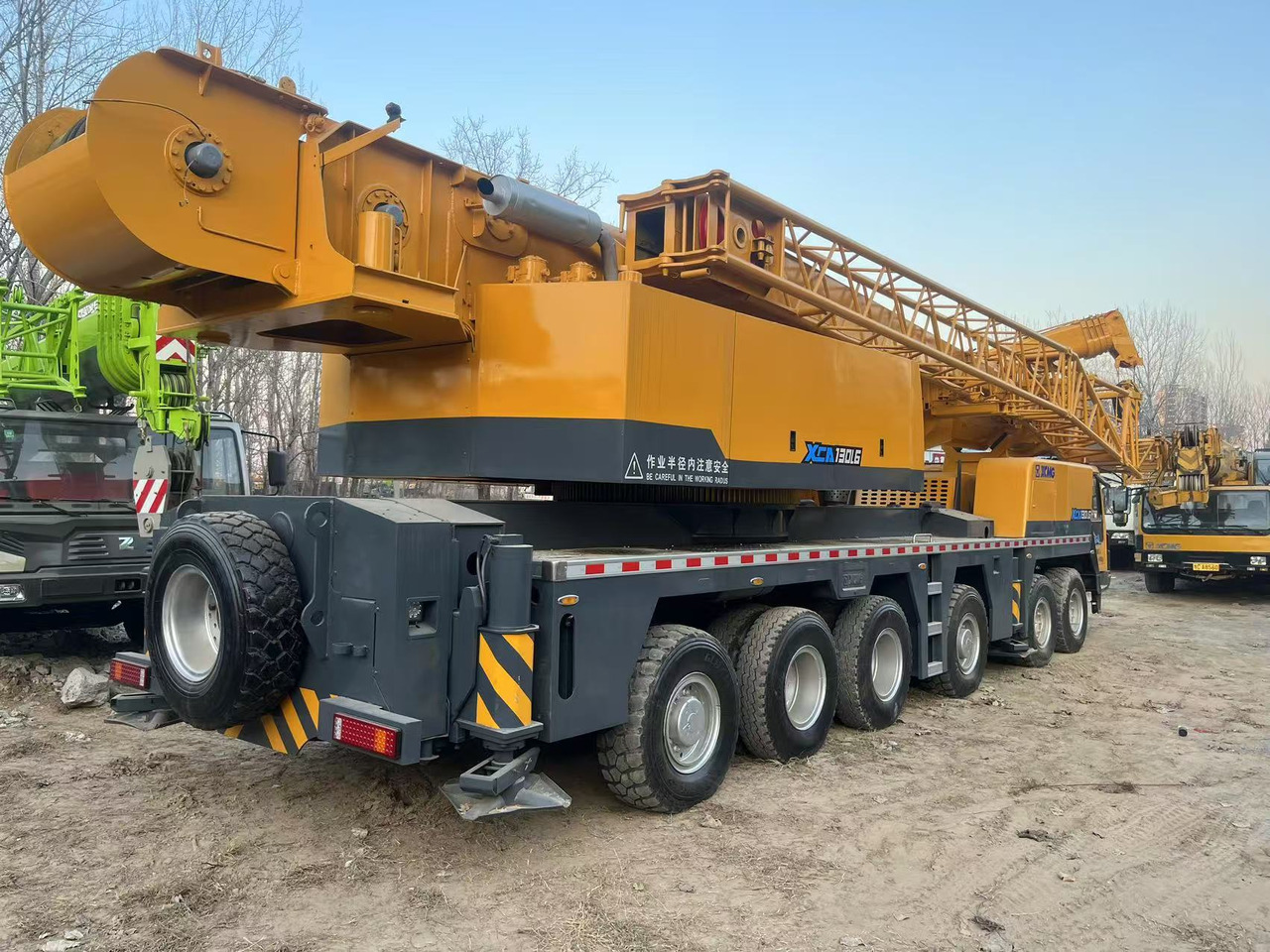 XCMG XCA130 - Autódaru: 3 kép. XCMG XCA130 - Autódaru: 3 kép.