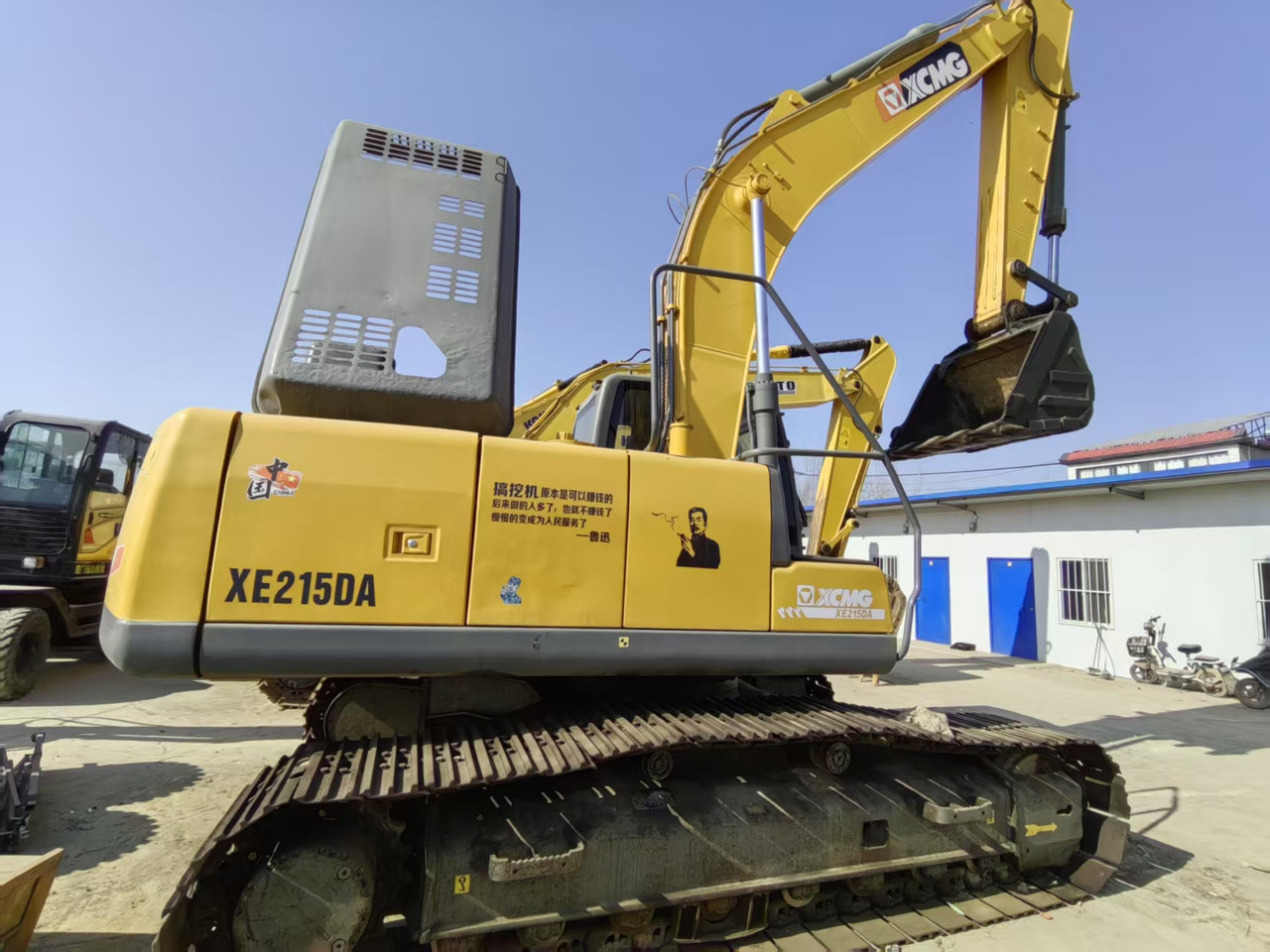 XCMG XE215DA - Lánctalpas kotró: 2 kép. XCMG XE215DA - Lánctalpas kotró: 2 kép.