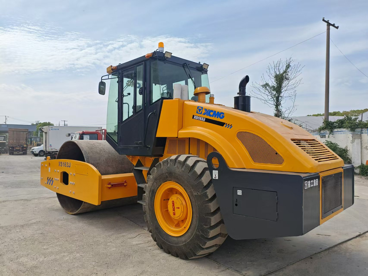 XCMG XS163J - Úthenger: 4 kép. XCMG XS163J - Úthenger: 4 kép.