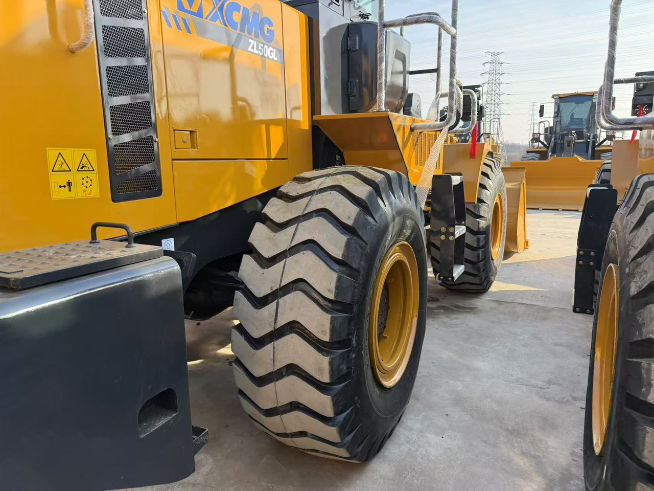 XCMG ZL50GL - Gumikerekes homlokrakodó: 4 kép. XCMG ZL50GL - Gumikerekes homlokrakodó: 4 kép.