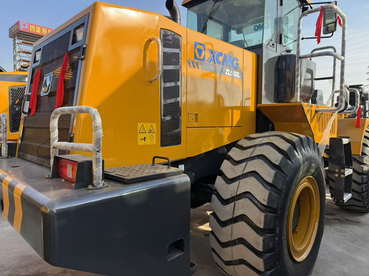 XCMG ZL50GL - Gumikerekes homlokrakodó: 2 kép. XCMG ZL50GL - Gumikerekes homlokrakodó: 2 kép.