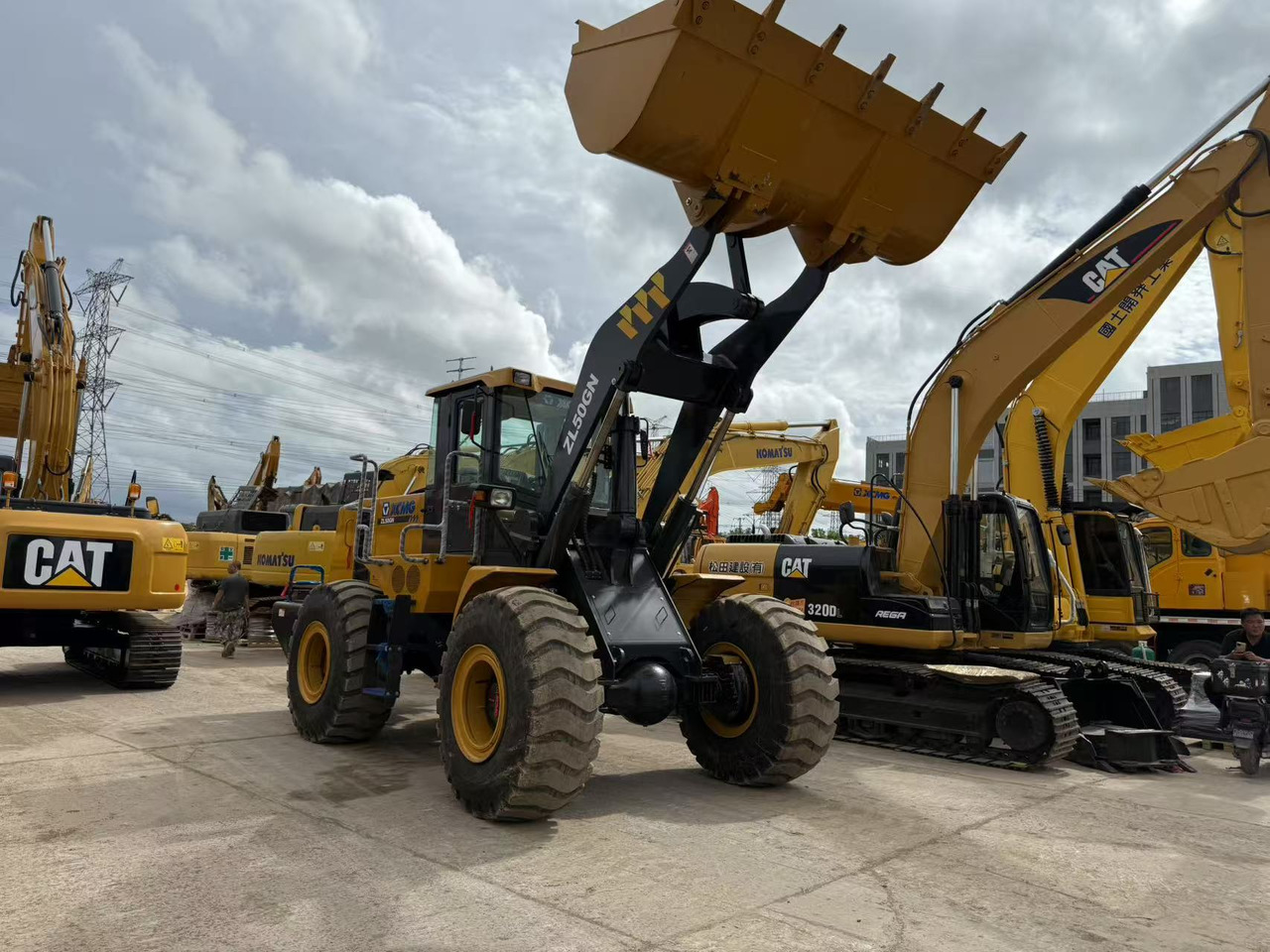 XCMG ZL50GN - Gumikerekes homlokrakodó: 4 kép. XCMG ZL50GN - Gumikerekes homlokrakodó: 4 kép.