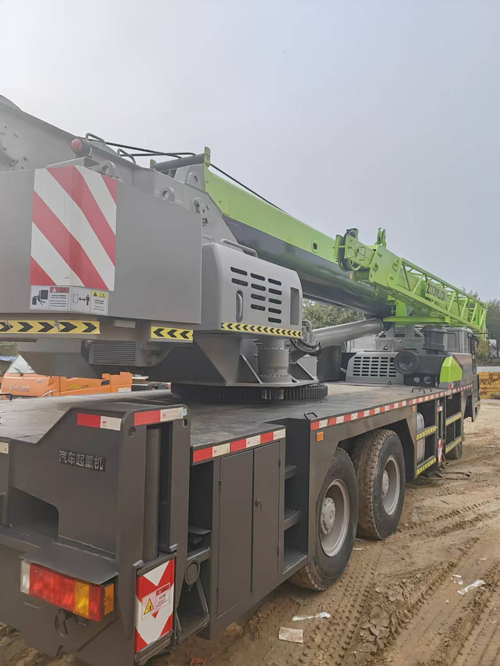 ZOOMLION ZTC350H - Autódaru: 3 kép. ZOOMLION ZTC350H - Autódaru: 3 kép.