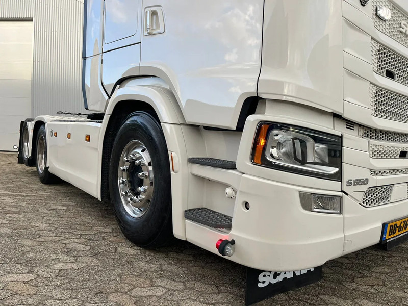 Scania 650S V8 NGS S650 - Nyergesvontató: 4 kép. Scania 650S V8 NGS S650 - Nyergesvontató: 4 kép.