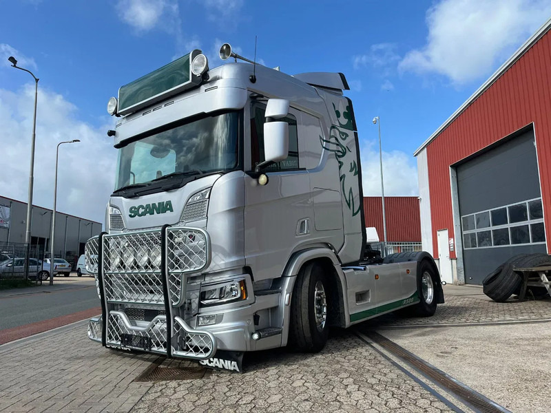 Scania R500 R500 - Nyergesvontató: 2 kép. Scania R500 R500 - Nyergesvontató: 2 kép.