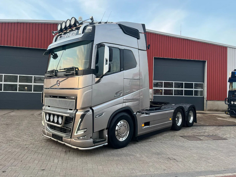 Volvo FH 16.650 FH16 6x4 - Nyergesvontató: 1 kép. Volvo FH 16.650 FH16 6x4 - Nyergesvontató: 1 kép.