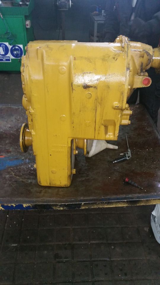 Skrzynia biegów Clark R28000 do Clark R24000, R28000, R32000, R34000, R36000 - Sebességváltó - Építőipari gépek: 1 kép. Skrzynia biegów Clark R28000 do Clark R24000, R28000, R32000, R34000, R36000 - Sebességváltó - Építőipari gépek: 1 kép.