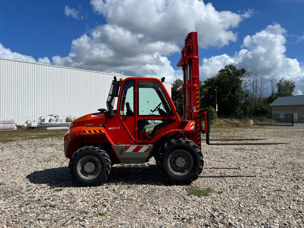 MANITOU M30-4 ST3B - Terepjáró képességű targoncá: 2 kép. MANITOU M30-4 ST3B - Terepjáró képességű targoncá: 2 kép.