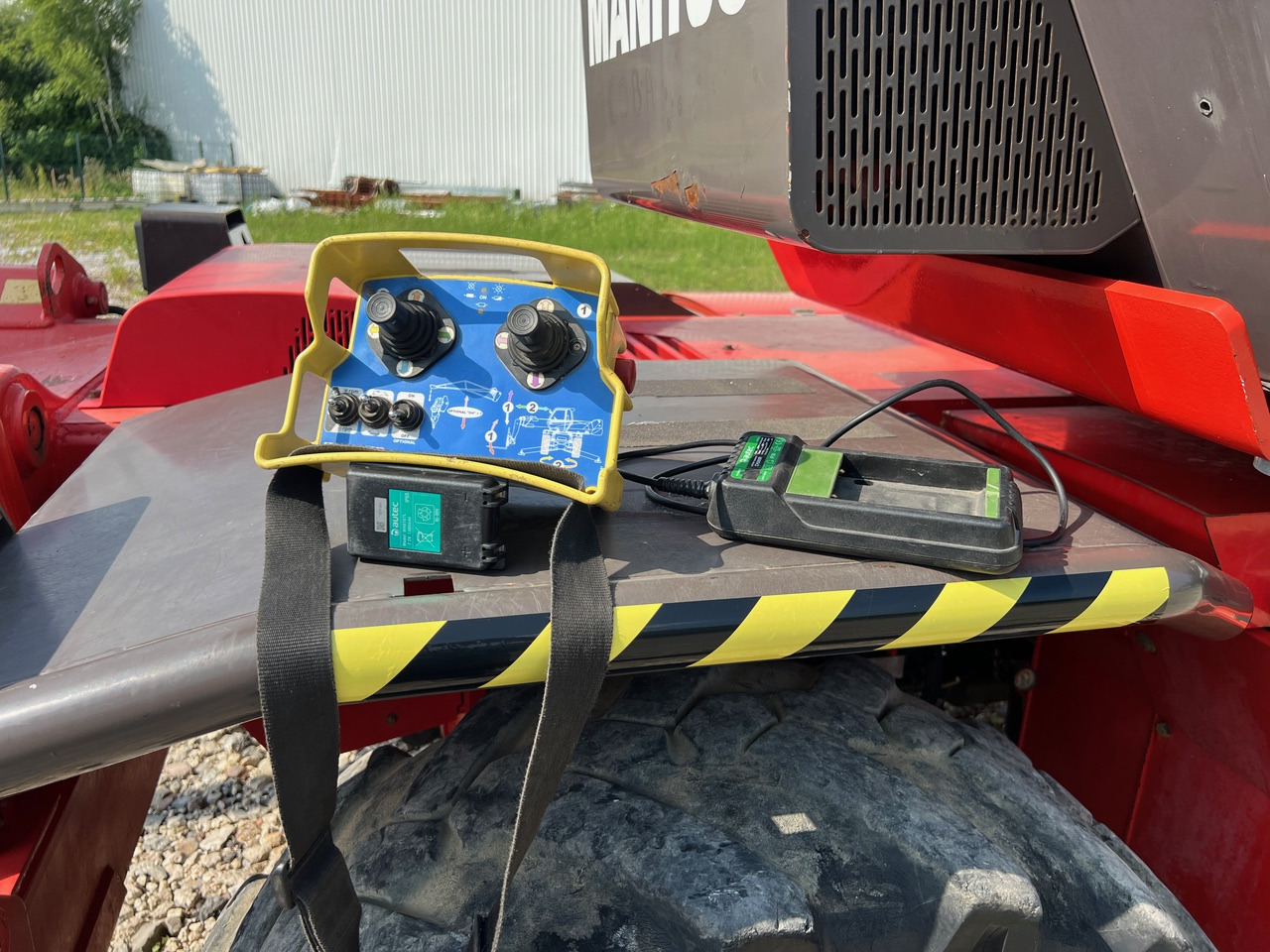 MANITOU MRT 2540 - Teleszkópos rakodó: 3 kép. MANITOU MRT 2540 - Teleszkópos rakodó: 3 kép.