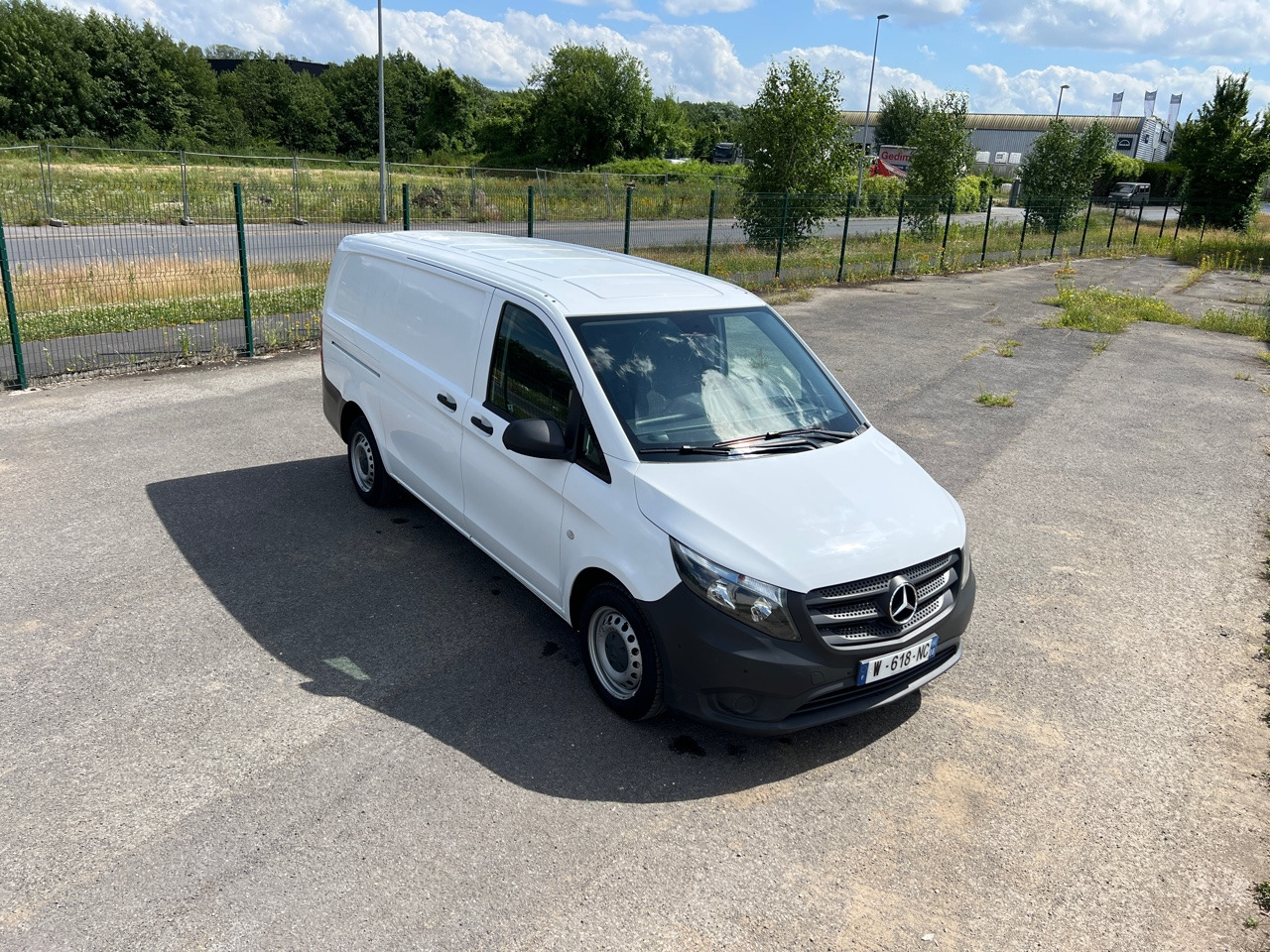 MERCEDES-BENZ VITO 109 Fourgon 1.6 BlueTEC Long Utilitaire - Furgon: 4 kép. MERCEDES-BENZ VITO 109 Fourgon 1.6 BlueTEC Long Utilitaire - Furgon: 4 kép.