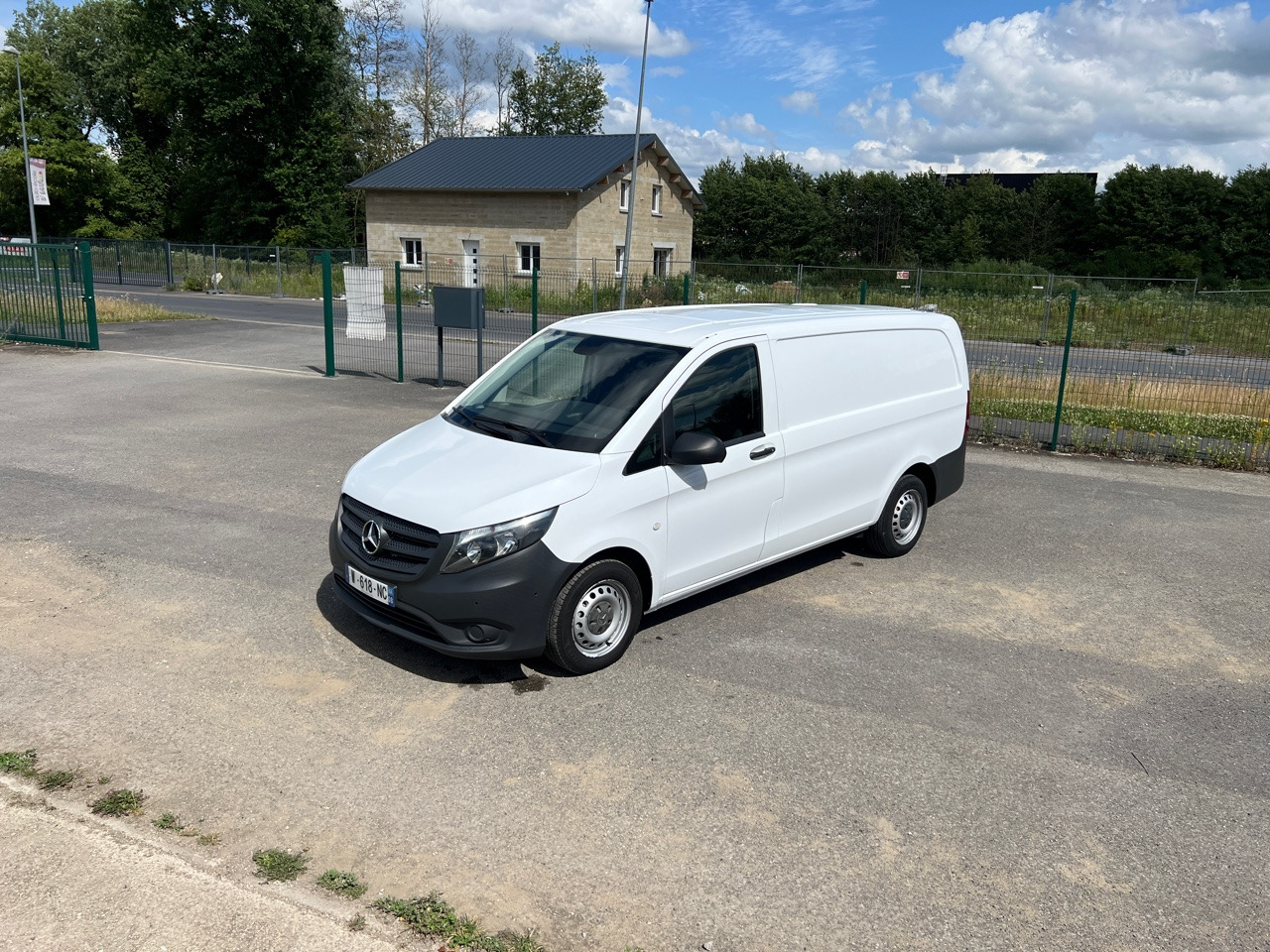 MERCEDES-BENZ VITO 109 Fourgon 1.6 BlueTEC Long Utilitaire - Furgon: 1 kép. MERCEDES-BENZ VITO 109 Fourgon 1.6 BlueTEC Long Utilitaire - Furgon: 1 kép.